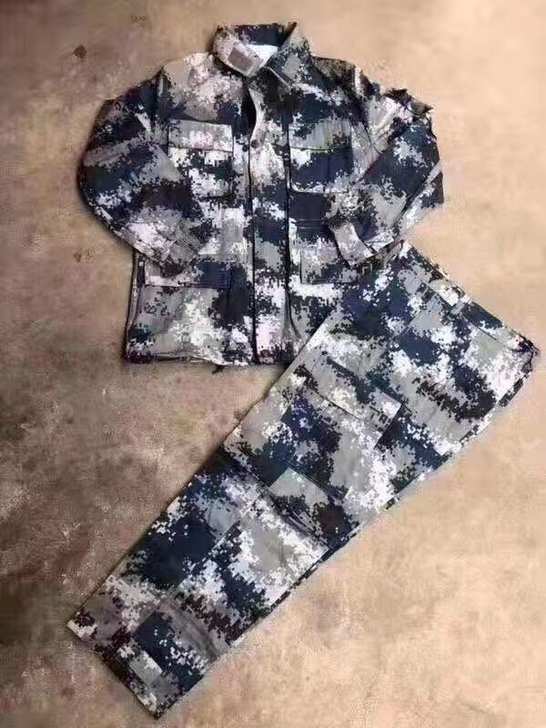 二手天蓝色迷彩套装八成新好上衣配修角裤一套
