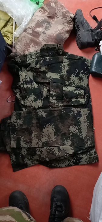 夏款绿色花迷彩服！号码详询！新疆西藏补邮费...