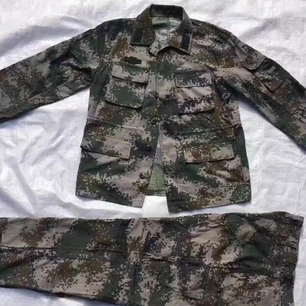 二手七八成新工作服。上衣裤子一套56元。