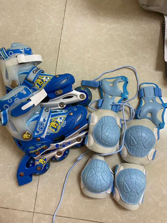 美洲狮儿童溜冰鞋鞋子的灯还能亮，S(25-...