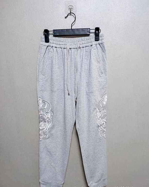 阿玛施刺绣休闲裤，特卖会款，全新正品，只有...