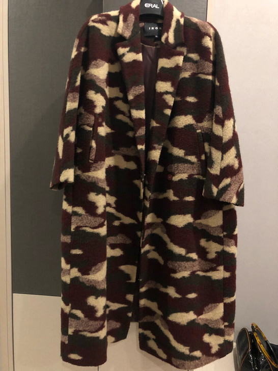 气场十足迷彩大衣