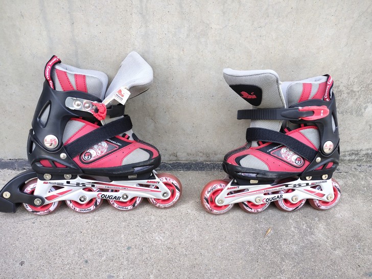 儿童轮滑鞋，几乎全新，义乌二楼文体区二百多...