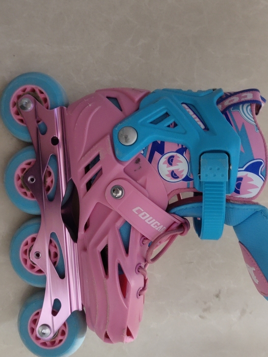 35-38码美洲狮花样平花鞋，基本没怎么滑...