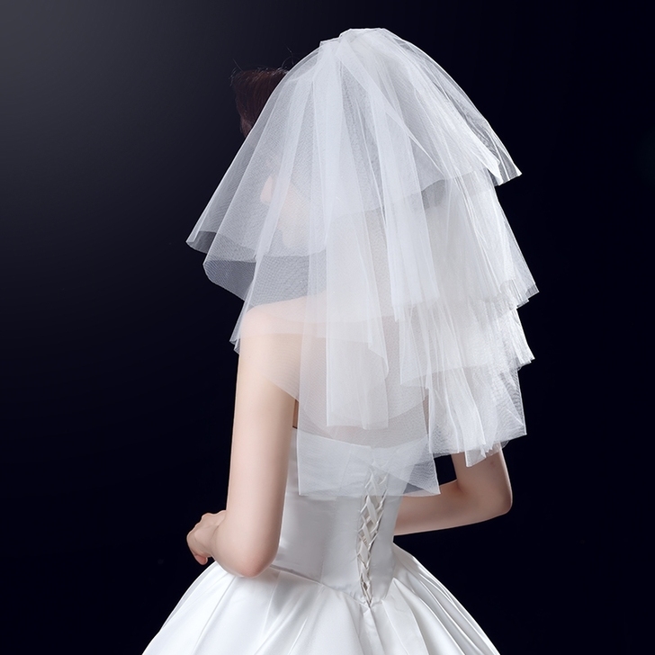 头纱，发饰，小皇冠，三件，等于全新。