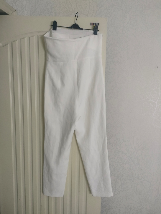 抹胸连体白色西裤，九成新。L码，时尚百搭