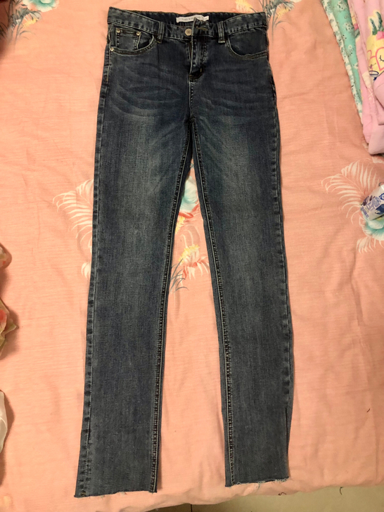 深蓝色牛仔裤 这条买的时候很贵