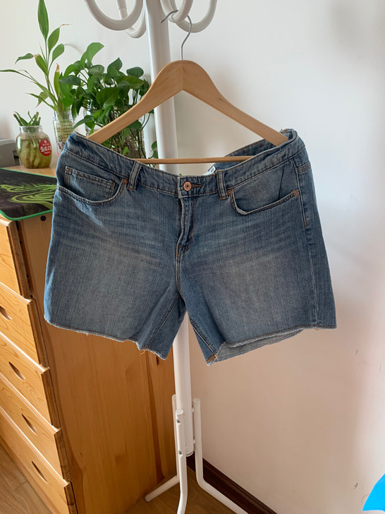 女裤10一件,尺码在图片里有,20以上包邮...