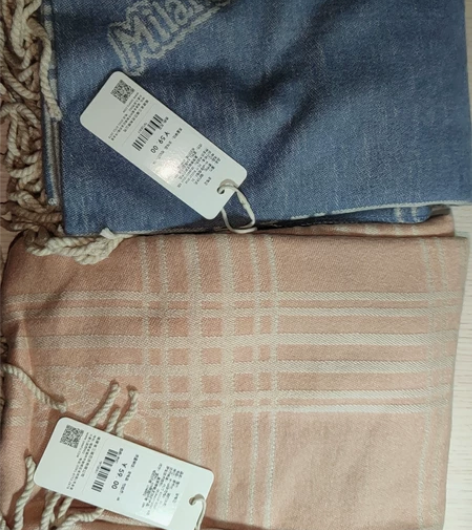 三福  冬情侣围巾  别人送的，一次没用过...