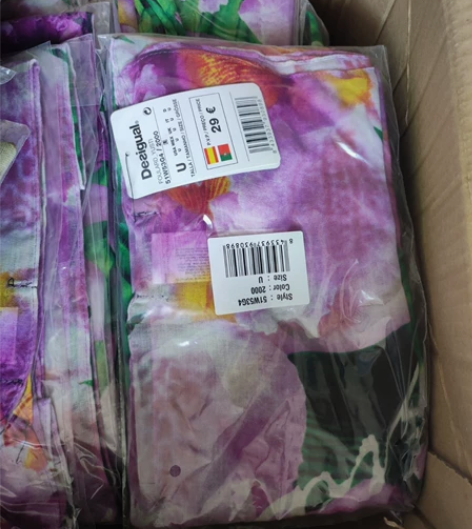 西班牙大牌desigual品牌围巾，这款是...