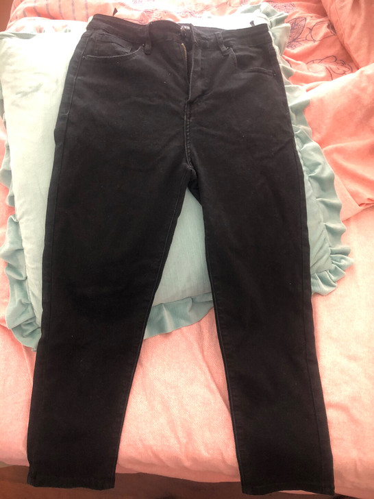 女士黑色九分裤。好看百搭，穿了一次，洗过一...