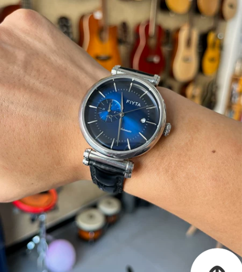 飞亚达手表一块，型号忘记了，应该是标签上的...