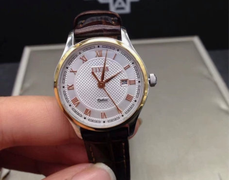 飞亚达女士高档手表，带日历，盘面直径2.9...