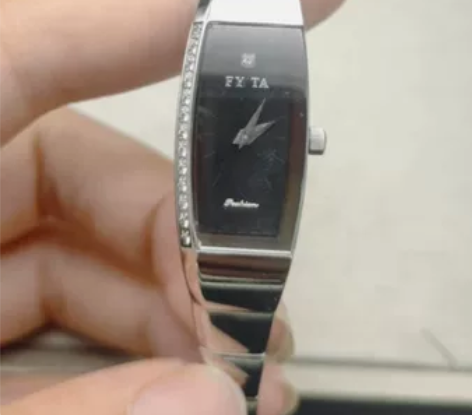 飞亚达女士手表镶钻表圈 喜欢的直接拍，保证...