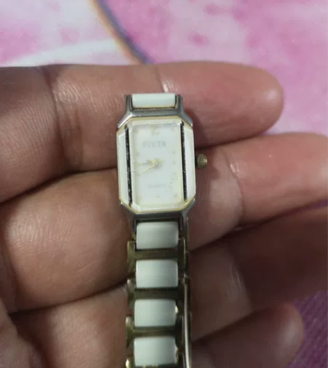 手表女陶瓷电子表,一线下乡收货的,上电磁就...