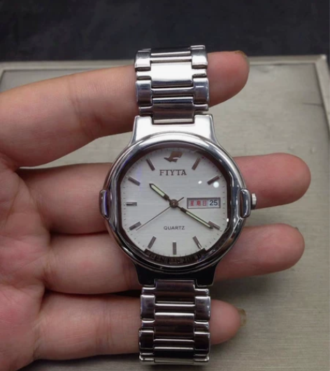 飞亚达男士手表几乎全新，带星期日历。盘面3...