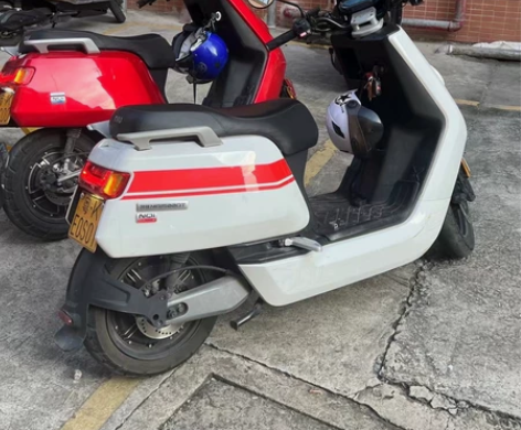 出小牛电动顶配 4代顶配 三档秒5代 满电...