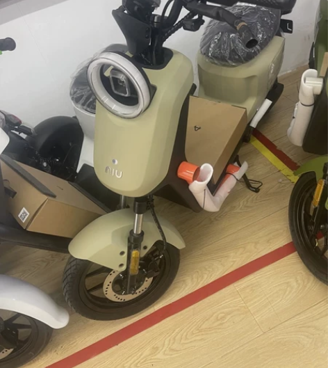 出1辆小牛电动UQi+顶配版电动自行车 全...