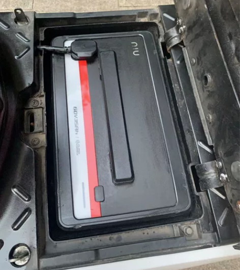 小牛电池，小牛电动电池60付35安红色锂电...