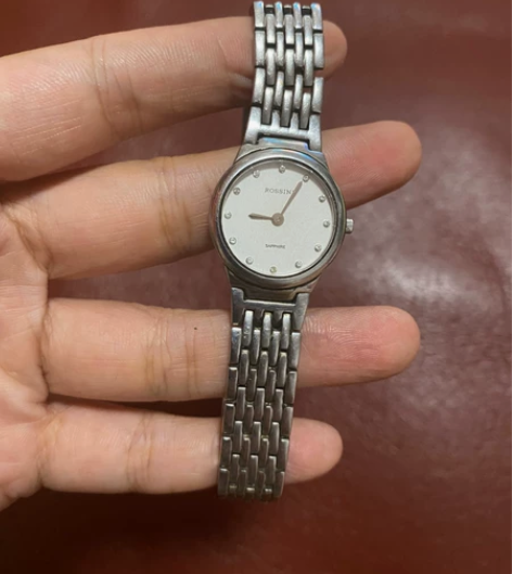 罗西尼镶钻女表，几年前在文峰购买 一千多，...