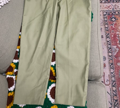 全新一次没穿，专柜购入zll 感兴趣的话点...