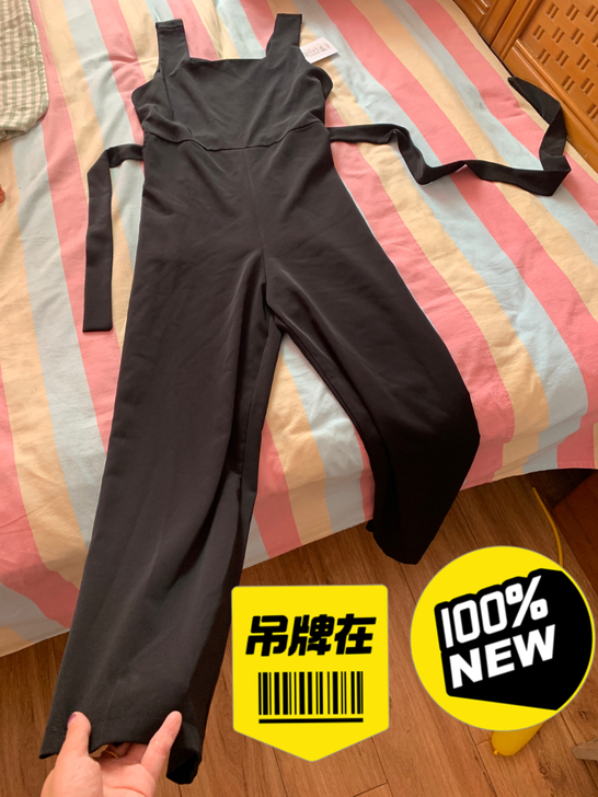 黑色连体裤，全新带吊牌。厚雪纺的很垂坠有分...