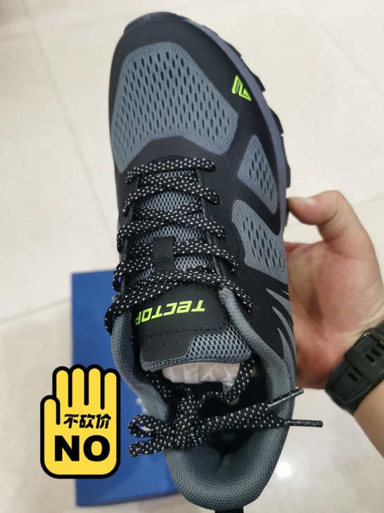 户外徒步鞋全新 断码清货。全新