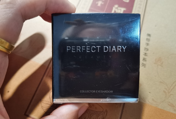 完美日记收藏家单色眼影  Q03