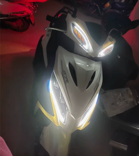 出一台6年免检准新车，公里数1000公里出...