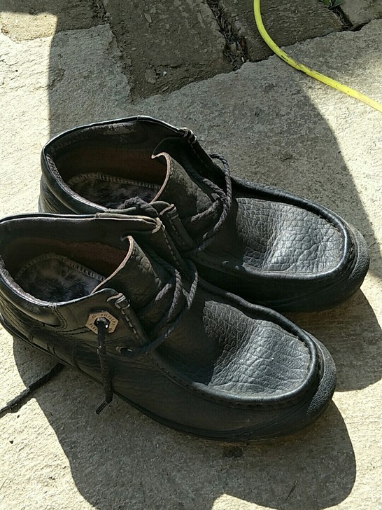 骆驼鞋,40码纯皮。买时700多。看好再拍...