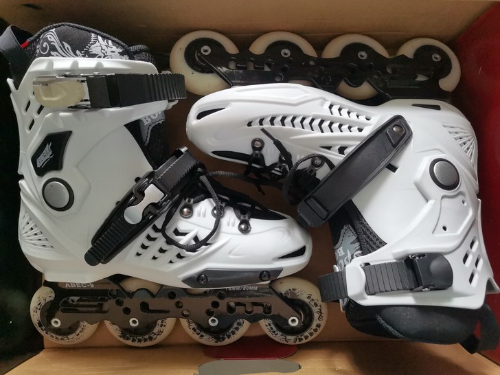 九成新   博锐轮滑鞋