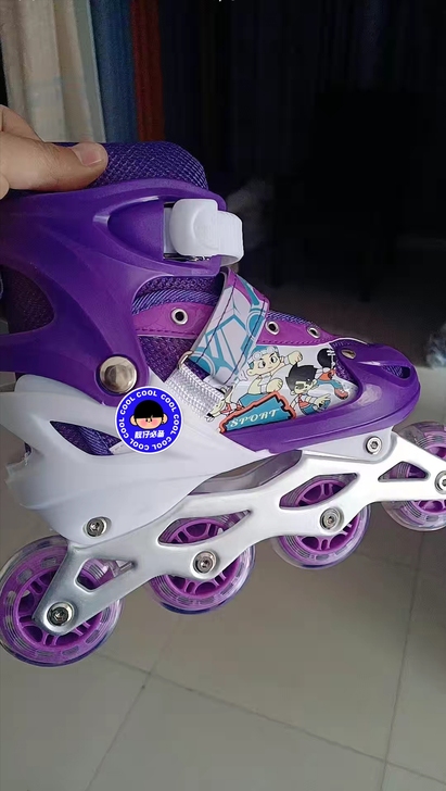 全新儿童男孩女孩成人通用轮滑鞋溜冰鞋滑轮鞋