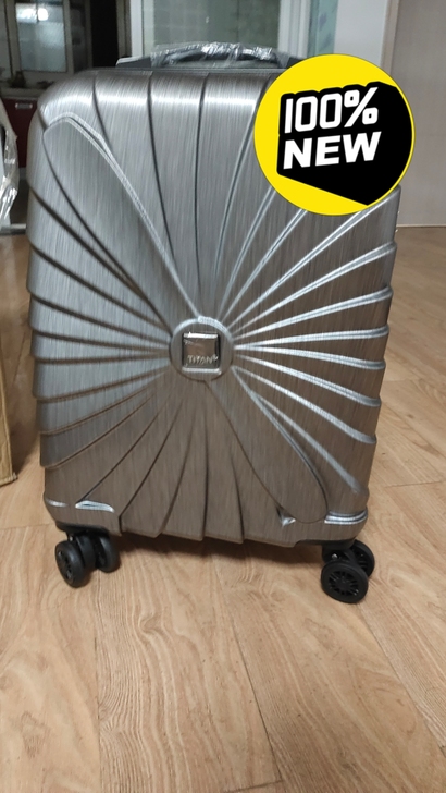 TITAN拉杆箱20寸,全新,拆封只拿出来...