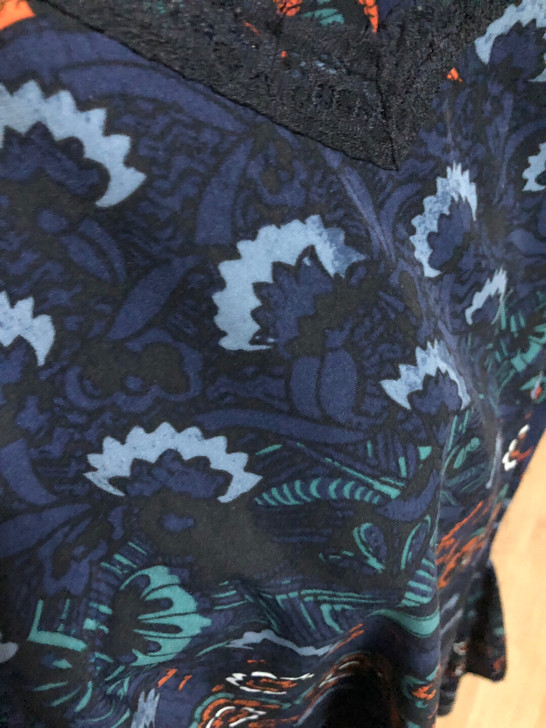 依芙丽裙子 9新 灯光拍的不好 颜色很正 ...