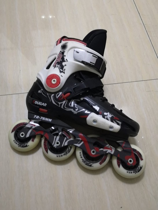 美洲豹轮滑八成新,黑白,37码,出售
