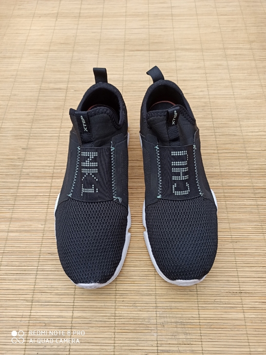 43码特步运动鞋