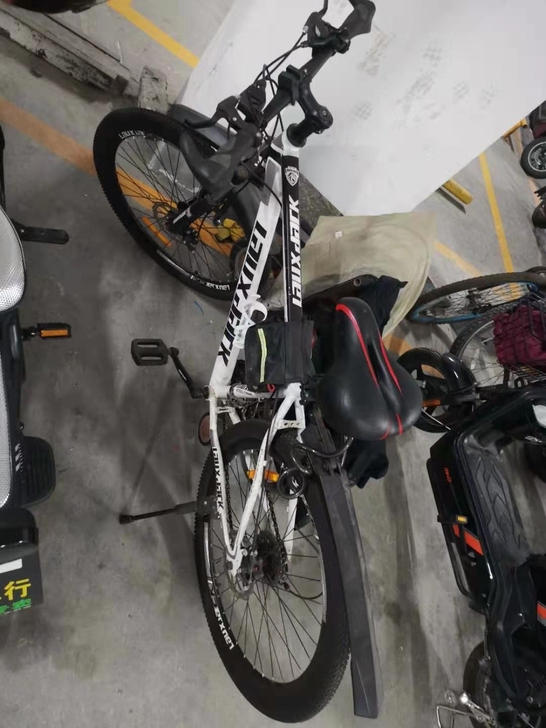 九成新自行车。里胎，内胎都换了轮胎换新  ...