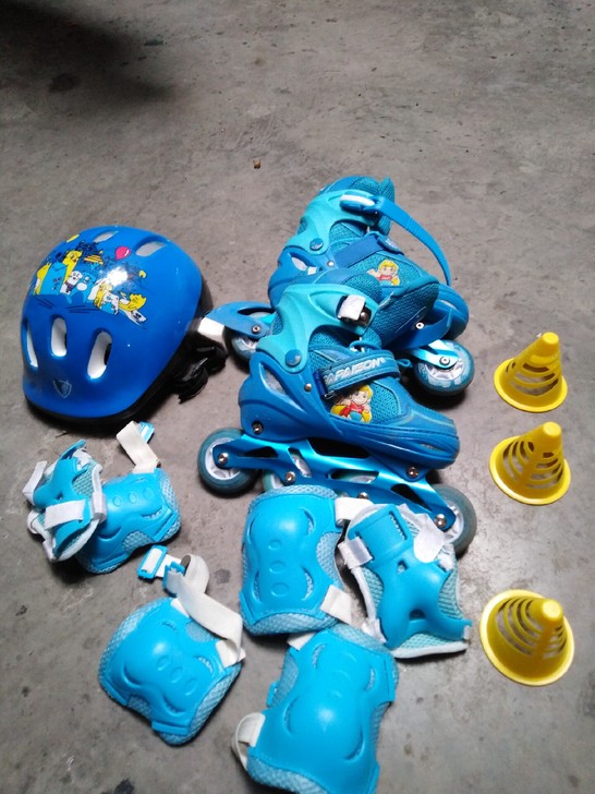 大童滑轮一套，没怎么用过，低价出售，自提