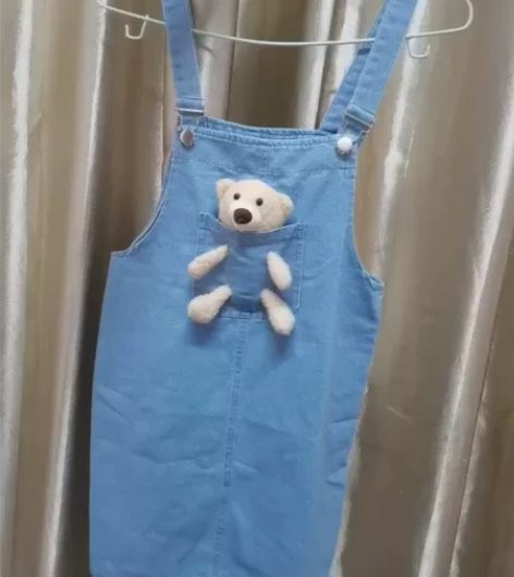 实体撤店牛仔背带裙全新，软牛仔，送小熊，尺...
