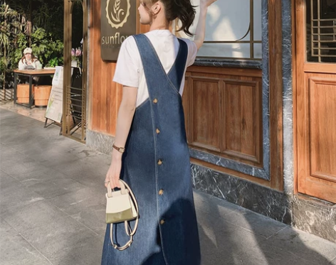 蓝色牛仔背带裙女夏2022新款高级感韩版时...