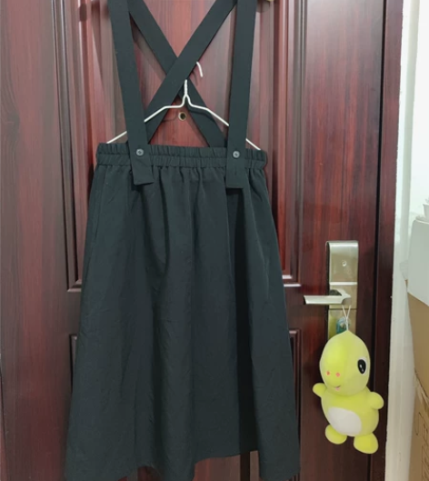 背带裙，全新的，非zara 没有吊牌。搭配...