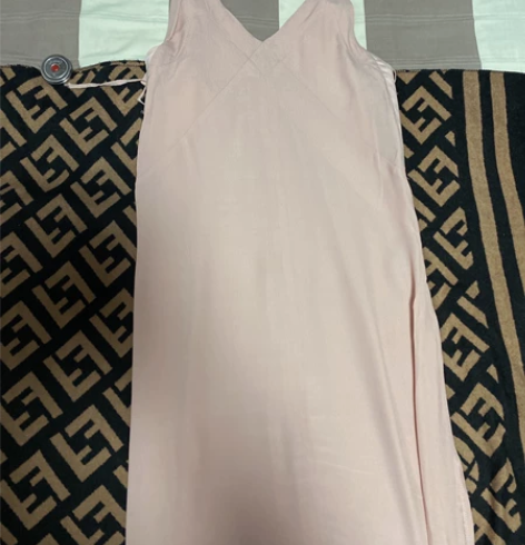 淡粉色连衣裙，连衣长裙，背带裙，侧边系带的...