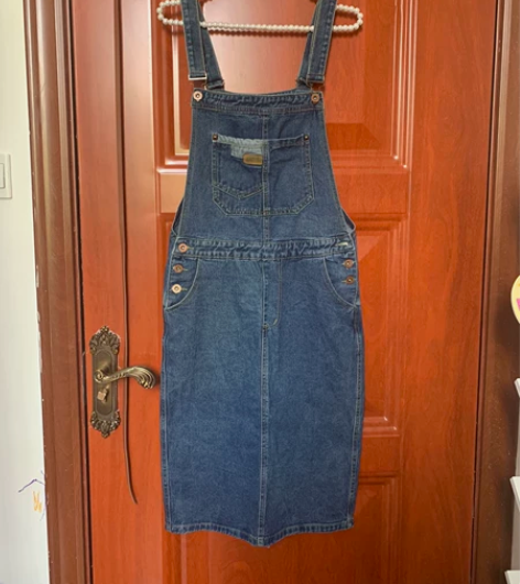 全新牛仔背带裙,腰间掉了一粒扣子,便宜转,...