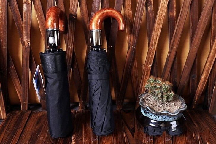 包邮，象鼻子创意三折仿木柄全自动雨伞