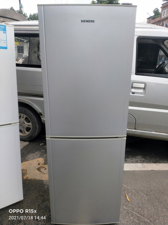 冰箱，西门子原裝无拆无修冰箱。双门二百升左...