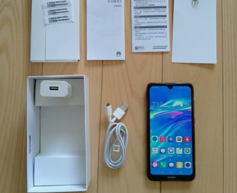 华为畅享9全网通高配版4+64G，极光蓝。...