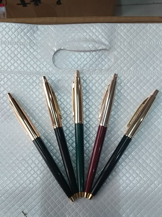 老丰华645按动出芯圆珠笔，全新，品相完美...