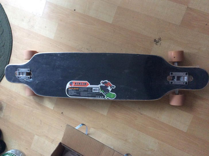 全新滑板保护膜还在，不会玩现在出售 想要私...