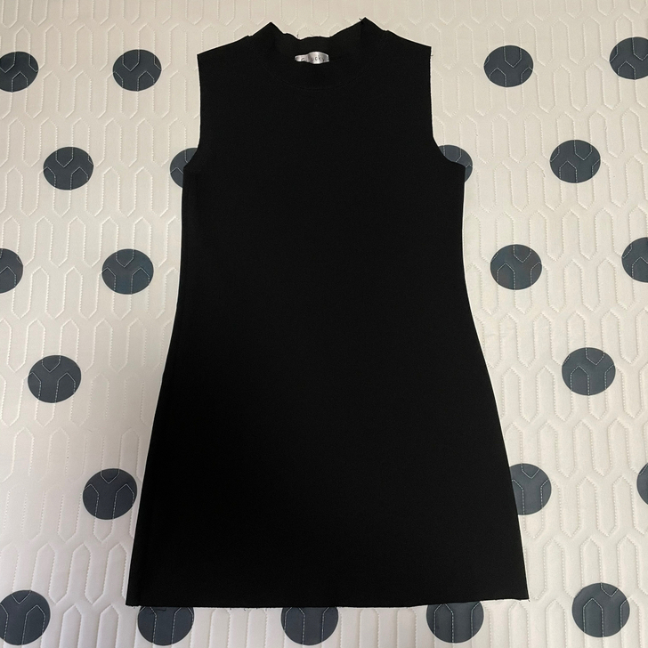 经典黑色显瘦连衣裙极简风短款