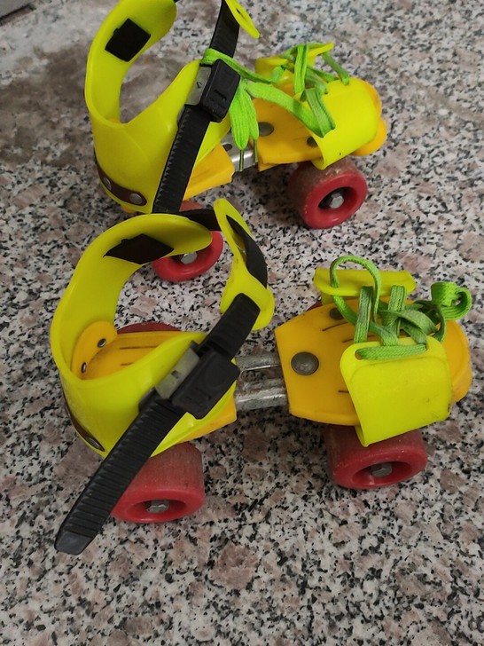 儿童旱冰鞋，大家可调节，九成新，